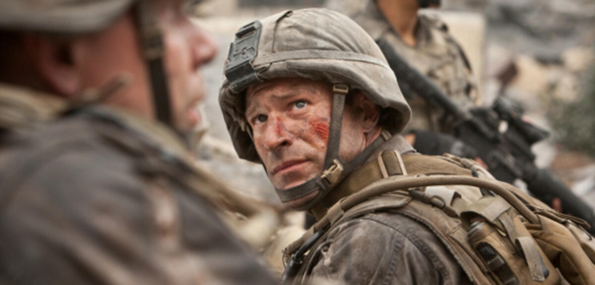 Aaron Eckhart in World Invasion: Battle Los Angeles