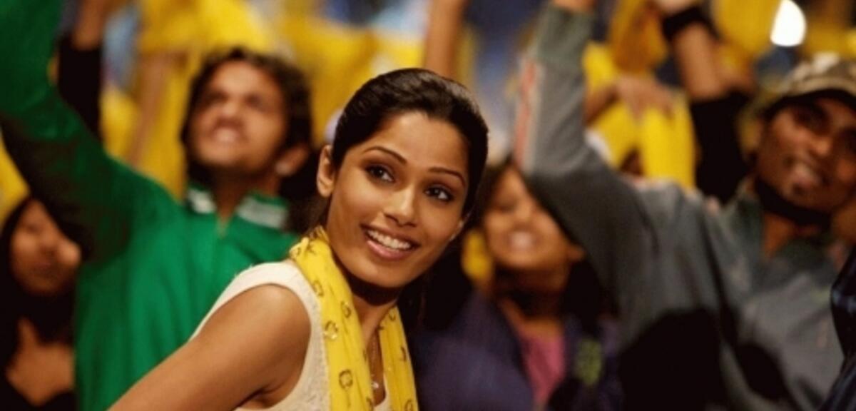 Frida Pinto als erwachsene Latika in Slumdog Millionär
