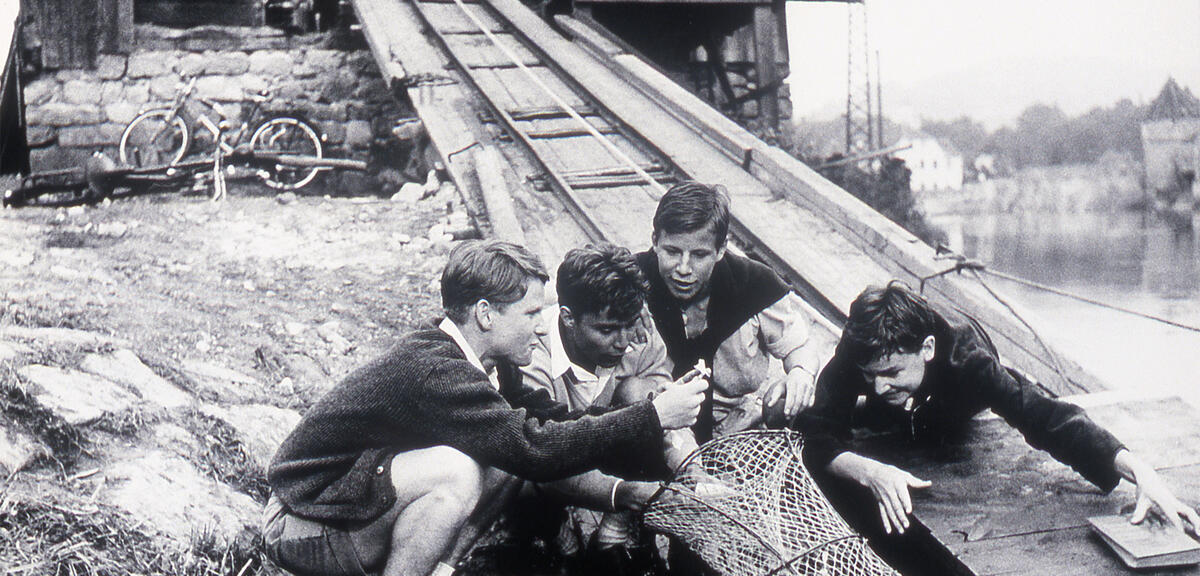 Vier von sieben Jungen, die uns Bernhard Wicki in seinem berühmte Film vorstellt, für die Krieg noch ein Spiel ist.