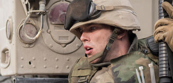 Bild zu:  Sand Castle mit Nicolas Hoult