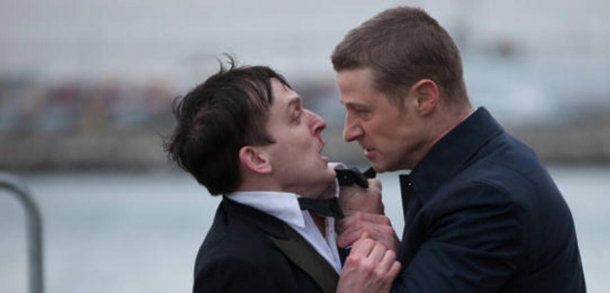 Commissioner Gordon und Oswald Cobblepot im Dialog.