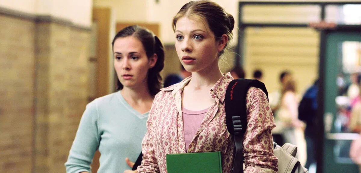 Kotibaning kabinetidagi rus pornosi yashirin kamera