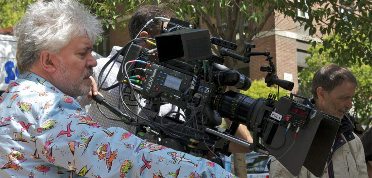 Pedro Almodóvar am Set von Fliegende Liebende
