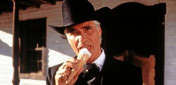 Bild zu:  Sky du Mont als Santa Maria in Der Schuh des Manitu