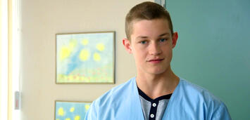 Bild zu: Damian Hardung in Club der roten Bänder Bild zu: Damian Hardung in Club der roten Bänder