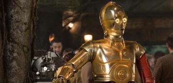 Bild zu:  C-3PO und sein roter Arm in Star Wars 7