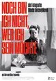 Poster im Vordergrund