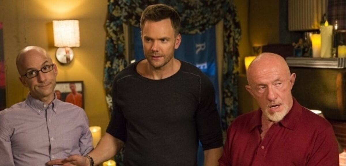 Jim Rash, Joel McHale und Jonathan Banks in Community