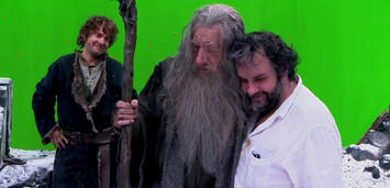 Bild zu:  Martin Freeman, Ian McKellen und Peter Jackson am Set von Der Hobbit