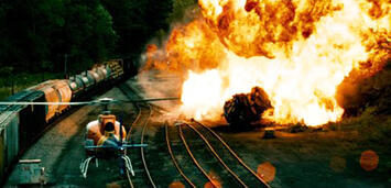 Bild zu:  Bei Disney+: Ein explosives Action-Feuerwerk