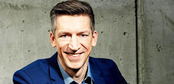 Bild zu: Steffen Hallaschka moderiert seit einigen Jahren Menschen, Bilder, Emotionen. Bild zu: Steffen Hallaschka moderiert seit einigen Jahren Menschen, Bilder, Emotionen.