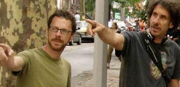 Bild zu:  Ethan und Joel Coen am Set von Burn After Reading