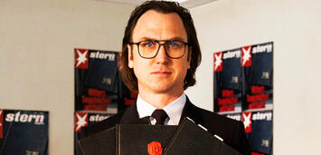 Bild zu:  Lars Eidinger als Gerd Heidemann in Faking Hitler