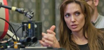 Bild zu:  Angelina Jolie bei den Dreharbeiten zu In the Land of Milk and Honey