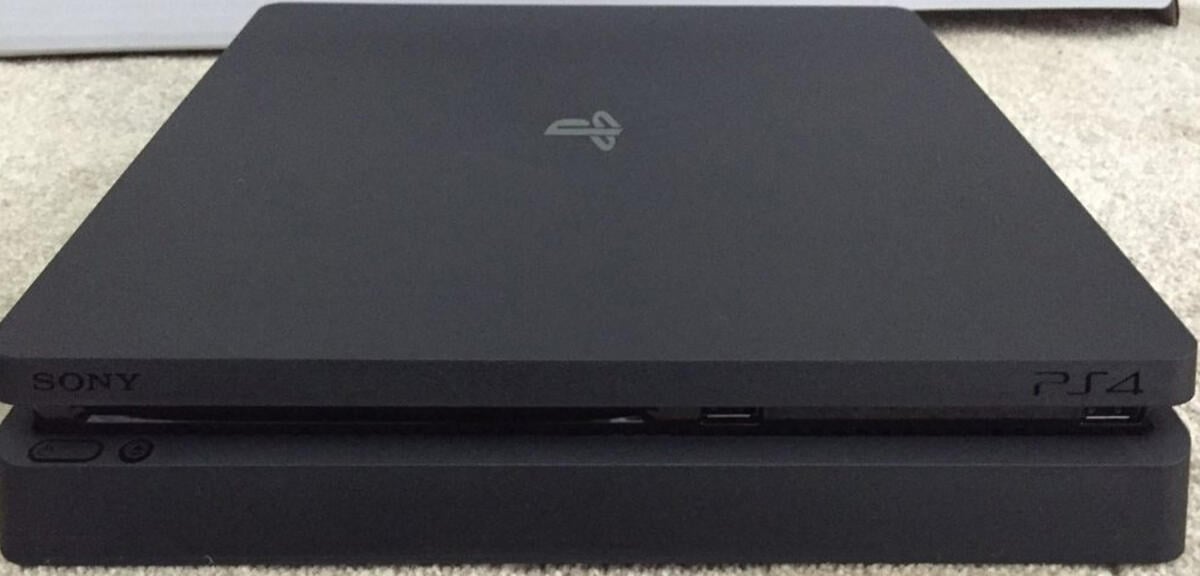 Die Playstation 4 Slim