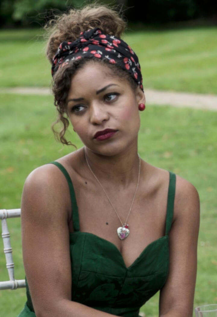 Yasmine Bleeth yalangoch video Delfin porno onlayn