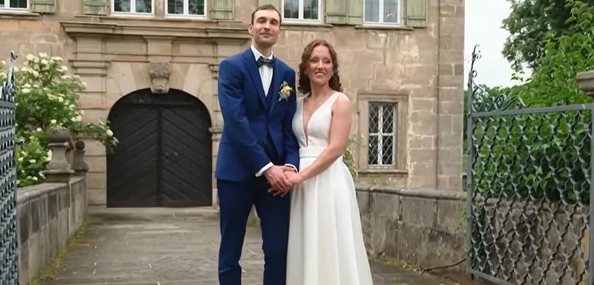 Martin und Sarah sind voller Vorfreude auf ihre Flitterwochen