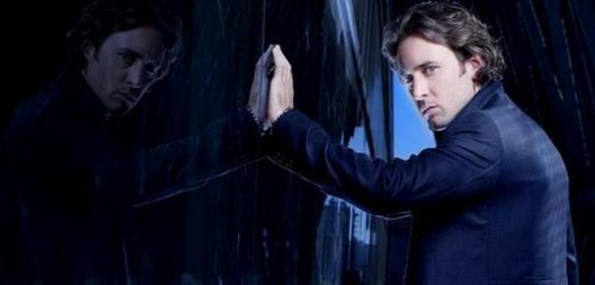 Alex O'Loughlin als Mick St. John
