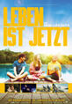 Poster im Vordergrund