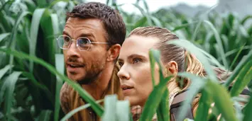 Bild zu:  Jonathan Bailey und Scarlett Johansson in Jurassic World 4