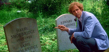 Bild zu:  Bruce Dern vor einem Grab in Familiengrab