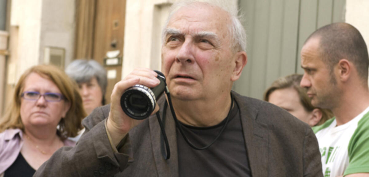 Claude Chabrol bei den Dreharbeiten zu Bellamy