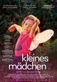 Poster im Vordergrund