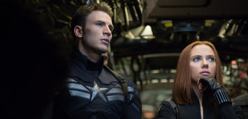 Bild zu:  Black Widow sinniert: Warum darf ich nicht auch mitmachen?
